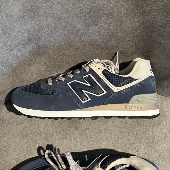 New Balance Men’s Sneakers 574 Navy Size 8.5 US - Picture 6 of 14